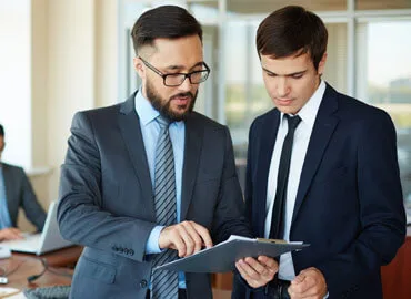 Provides expertise on legal matters and compliance. - 华体会